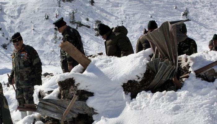 In Kashmir Snowstorm claims 12 lives, including 10 Army soldiers