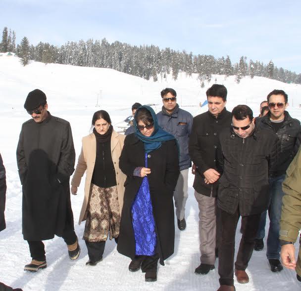 Mehbooba inaugurates Snow Carnival at Gulmarg