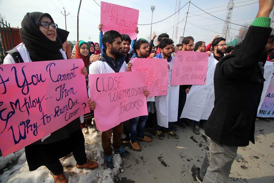 For 2nd consecutive day, Veterinary doctors stage demo, demands justice