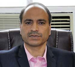 Ashraf Mir, Javid Mustafa reject rumors, say we are with Mehbooba