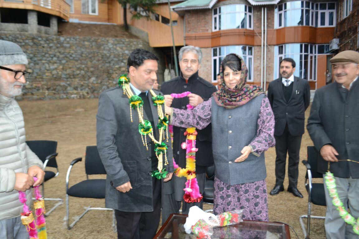 Congress veteran Nazir Khan joins PDP