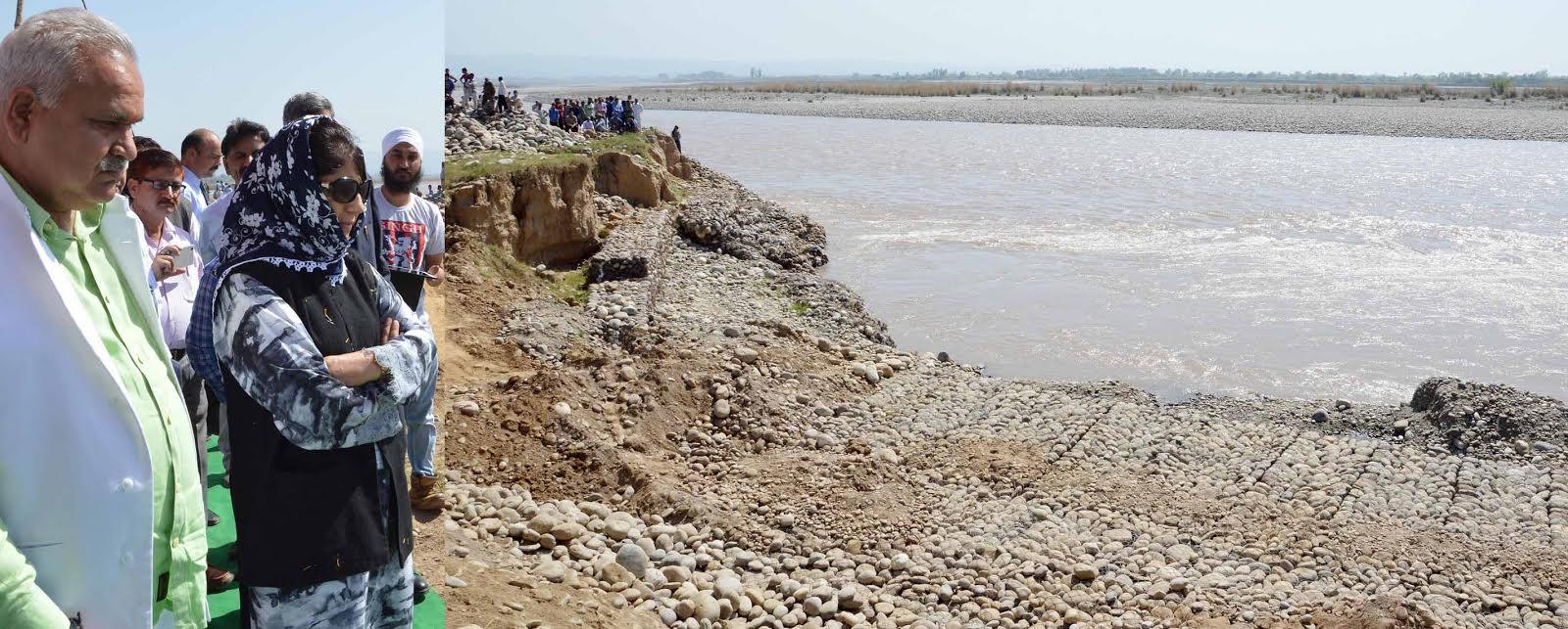 Rs 195 cr flood protection works apace on River Chenab; CM takes on spot review