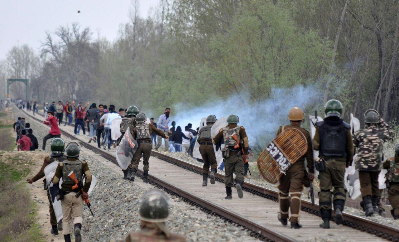 Clashes erupt at various places in Kashmir after Friday prayers