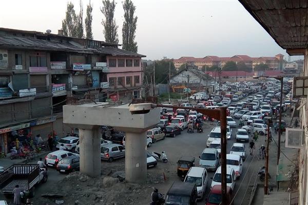 Kashmir limps back to normalcy as separatists call off shutdown