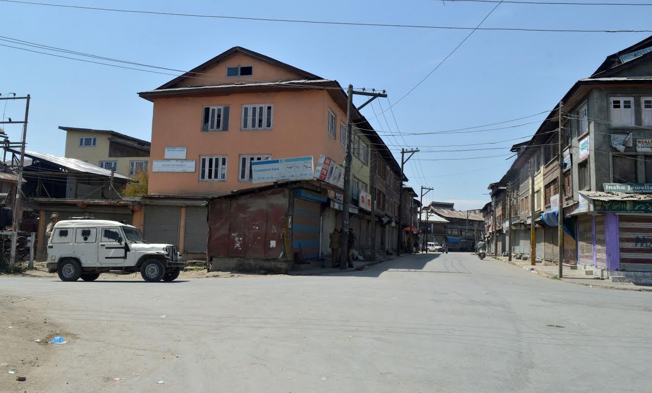 Kashmir shuts against Batamaloo killing