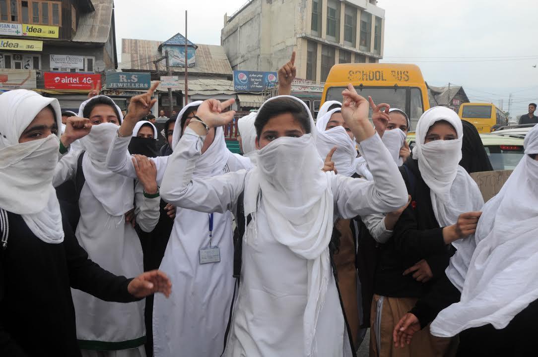 Clashes, protests continues at various places in Kashmir