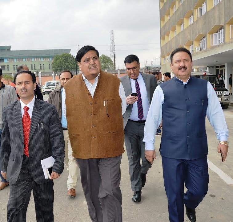 CS visits Civil Secretariat Srinagar