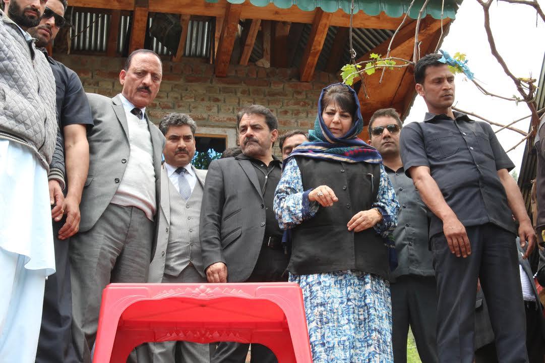 Mehbooba visits family of slain Kupwara policeman