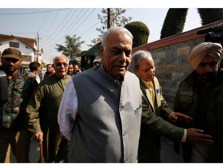 Kashmir Conclave: Top Opp leaders arriving in Kashmir to invite political leaders for dialogue
