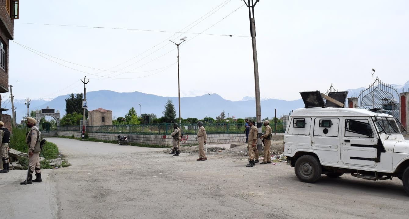 Kashmir shuts on death anniversaries of Mirwaiz Farooq, Abdul Gani Lone, Hawal Massacre