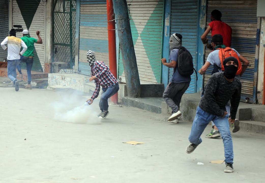 Protests, clashes against awarding army Major