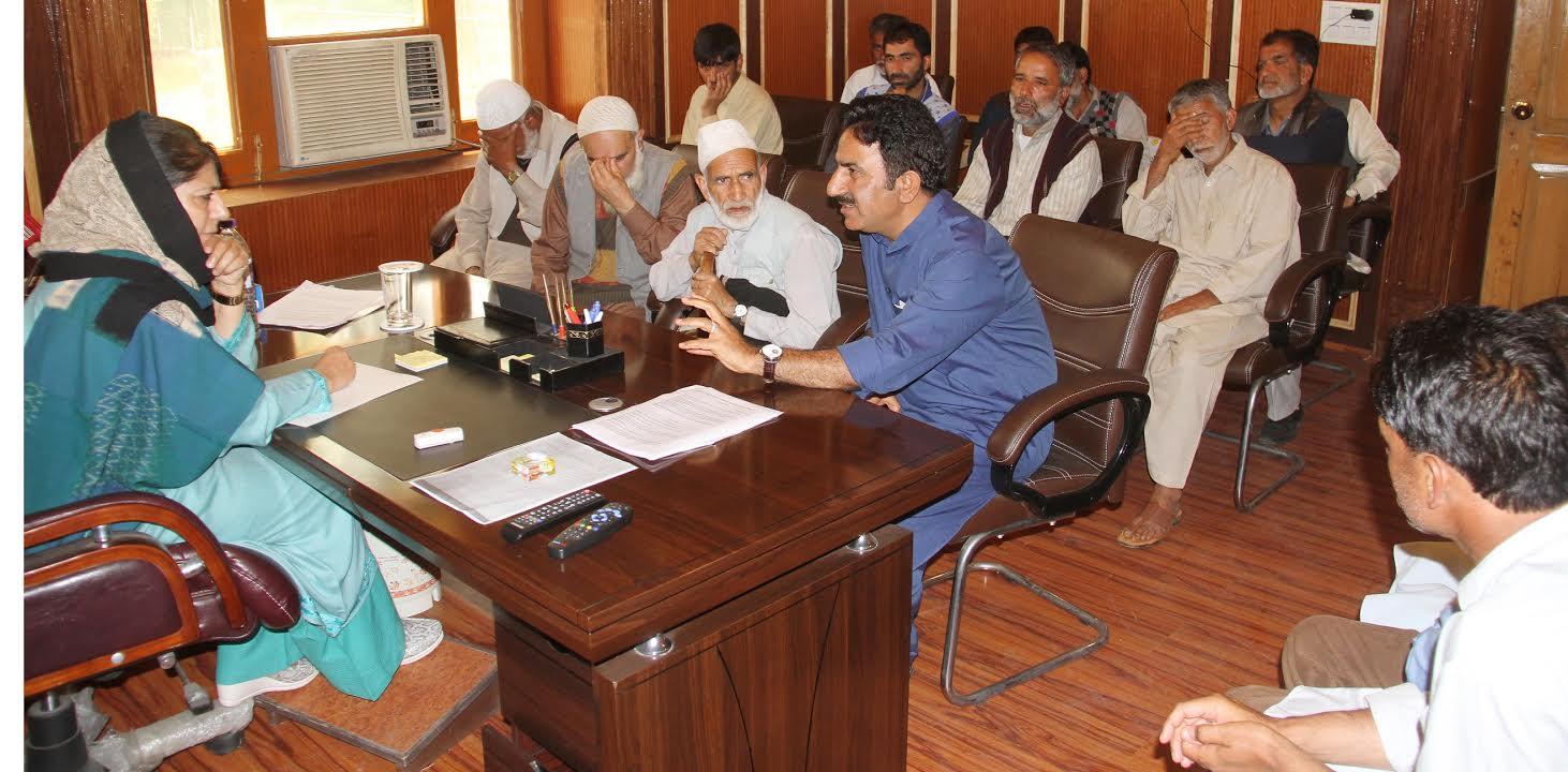 Deputations from Kunzer, Turtuk, Akhnoor, Shangus meet Mehbooba