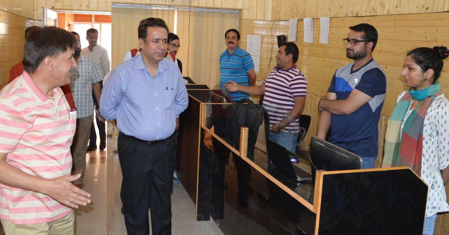 Zulfkar visits Media Complex Srinagar