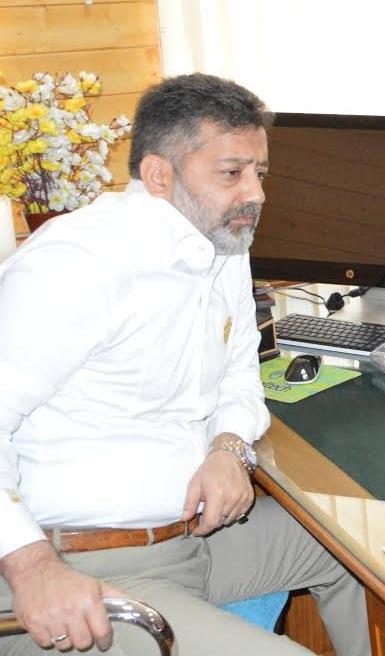Imran Ansari visits sports complexes in Srinagar