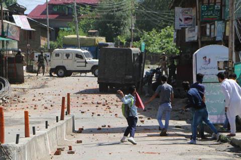Arwani encounter on, youth killed