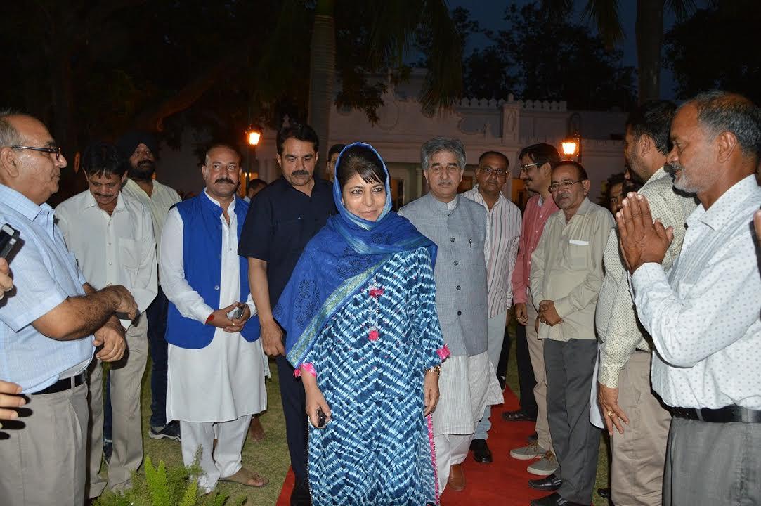 Mehbooba hosts Iftar at Jammu