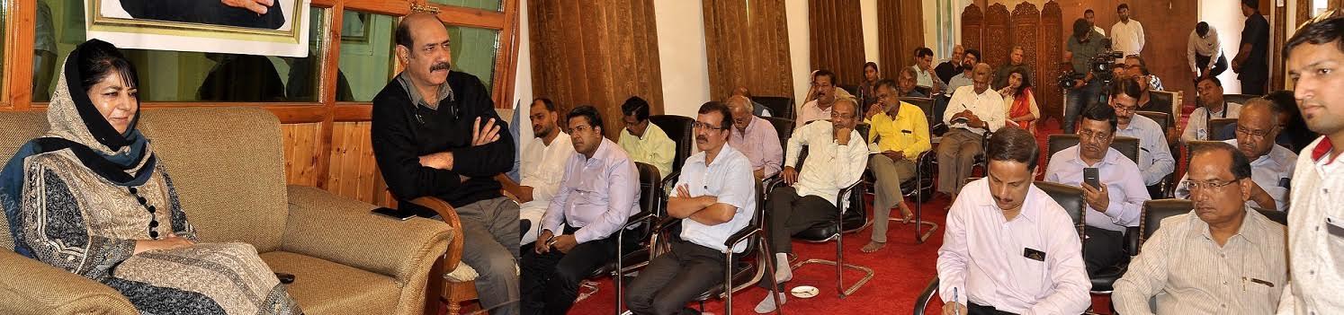 CM interacts with visiting journalists
