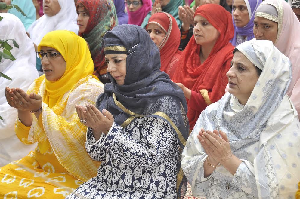CM offers Eid prayers at Ziyarat Syed sb, Sonwar