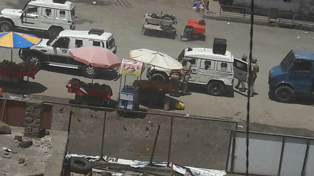 Cop, woman injured in Anantnag militant attack