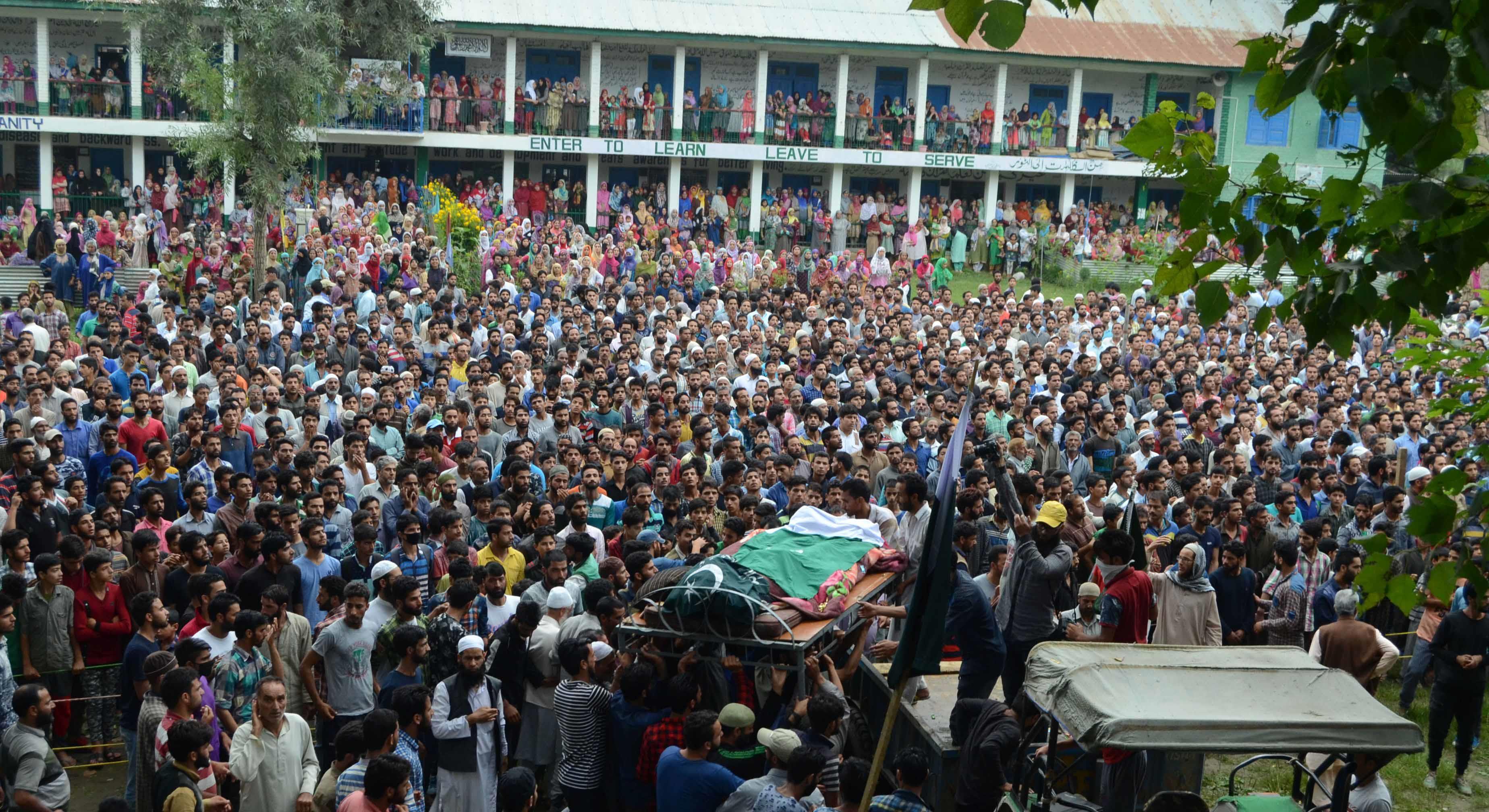 Slain militants laid to rest in Anantnag