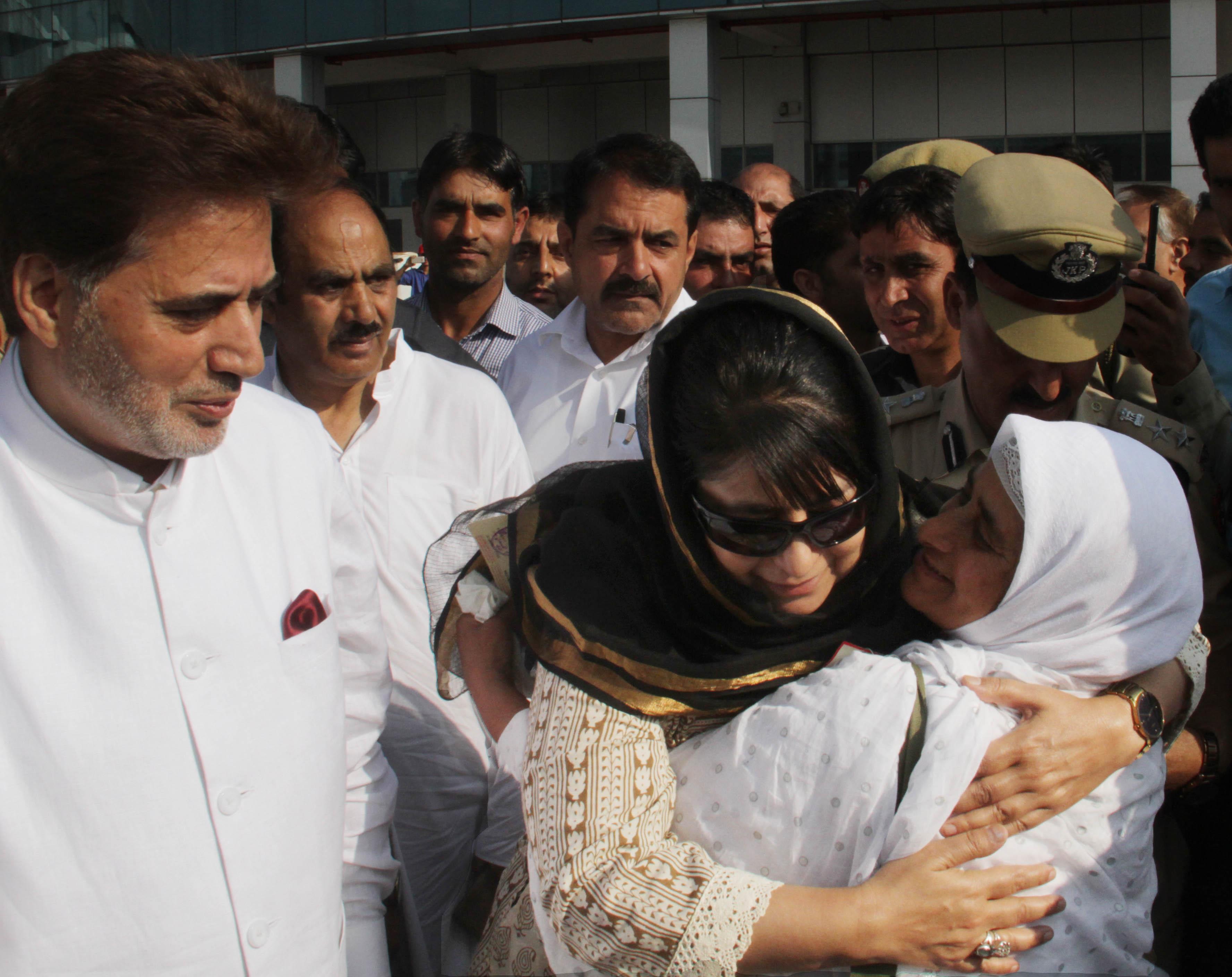 Hajj-2017: Mehbooba sees off first batch of pilgrims