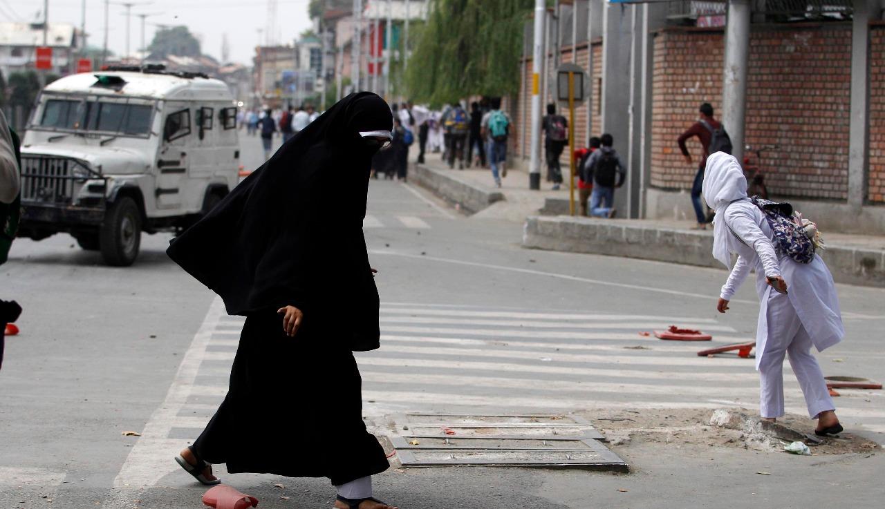 Civilian killed, scores injured during clashes in Pulwama