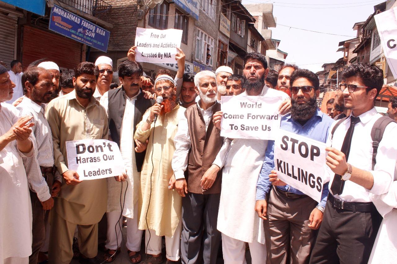 Resistance leaders protest against NIA arrests