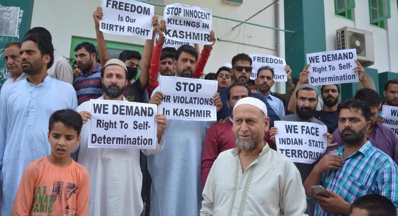 Hurriyat (G) stages protest at Hyderpora: Spokesman