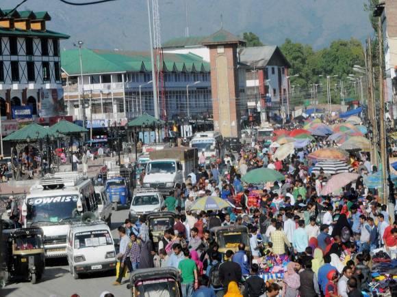 Gridlock irk commuters ahead of Eid-ul-Azha