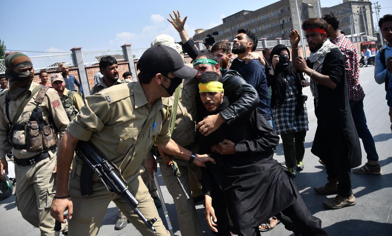 Authorities foil Muharram procession