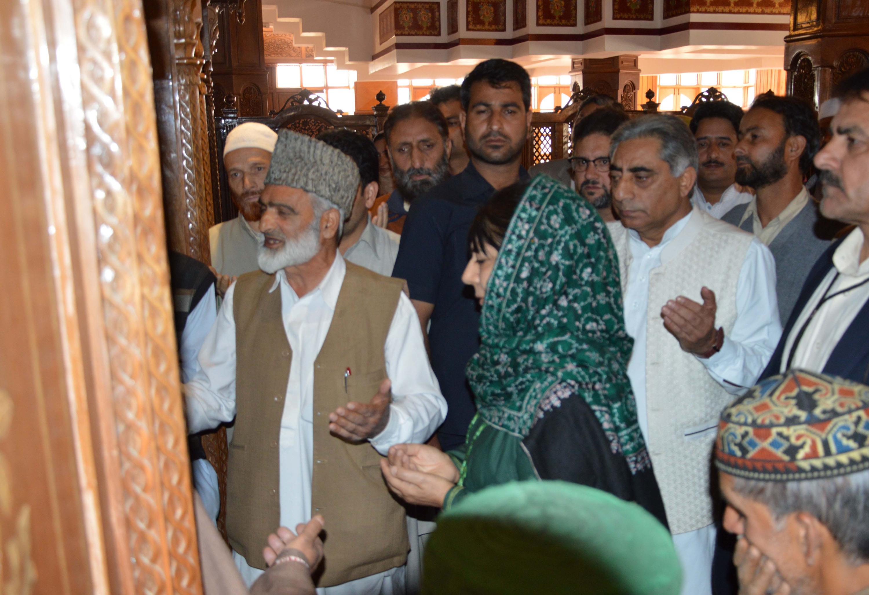 On her second day at Budgam, Mehbooba visits Charar-e-Sharief