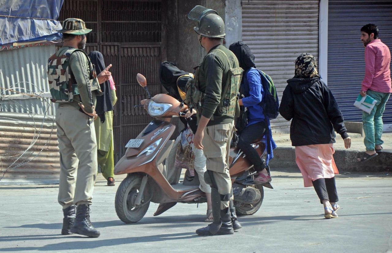 Authorities impose restrictions, Mirwaiz put under house arrest