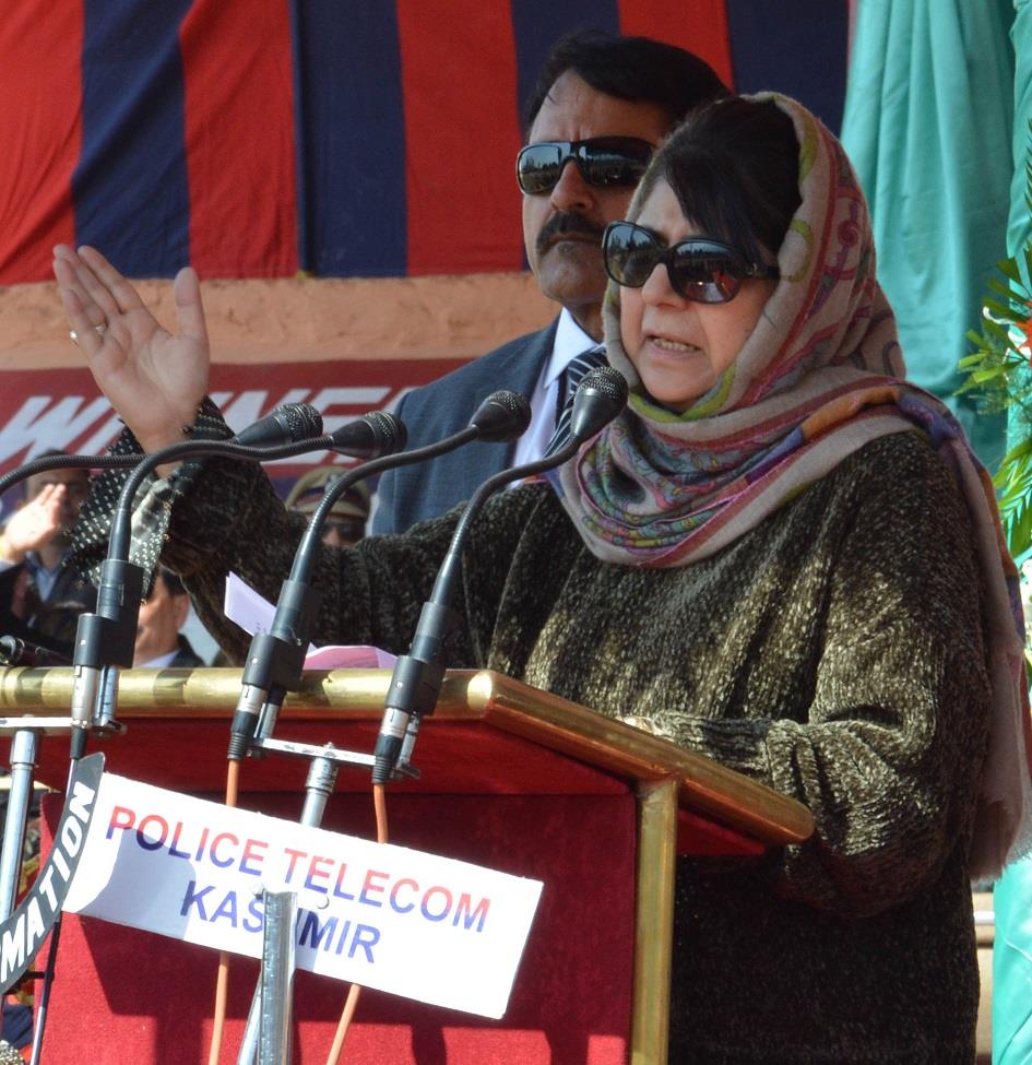 Maintain a positive atmosphere on ground: Mehbooba to Police