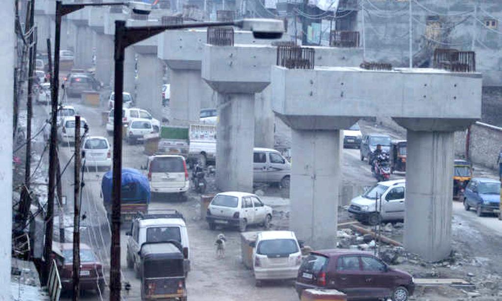 ‘Frequent traffic jams on Rambagh, Jahangir Chowk road irk commuters’
