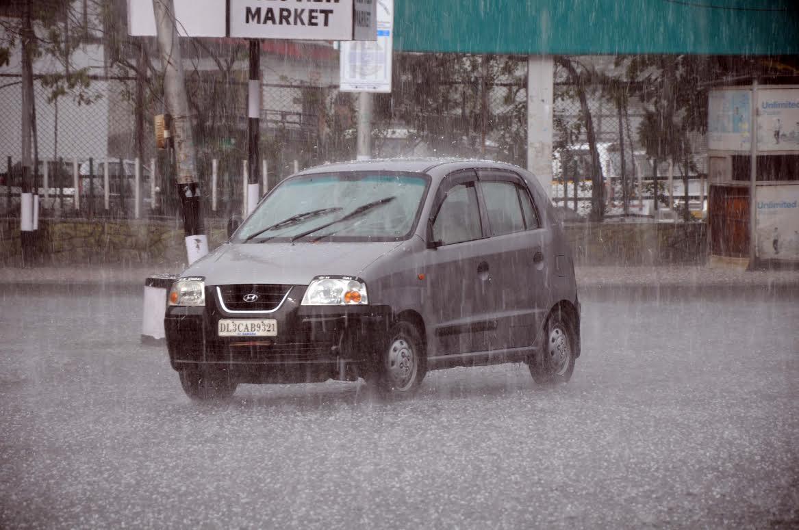 Clouds hover over Kashmir, rain likely in next 48 hours: MeT