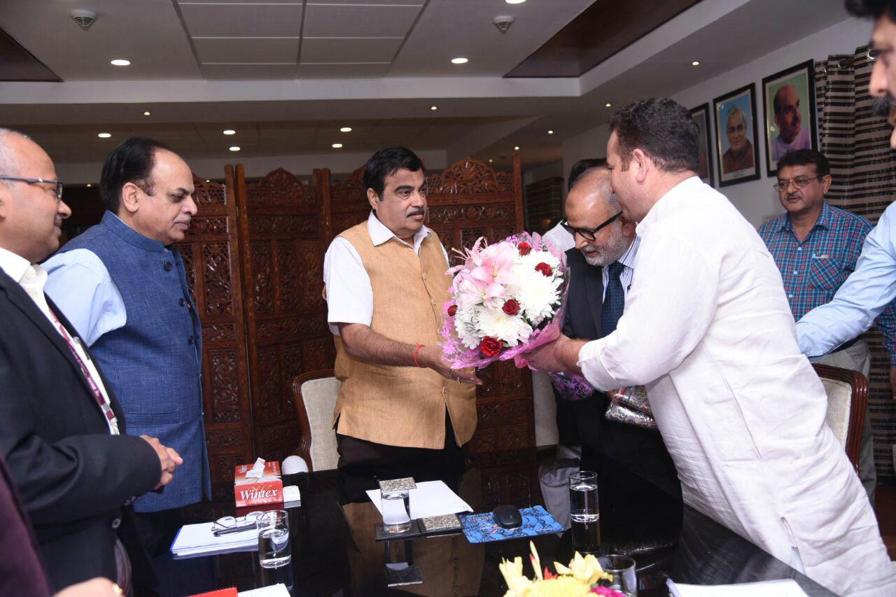 Naeem calls on Union Minister for Road Transport, discusses JK’s developmental issues
