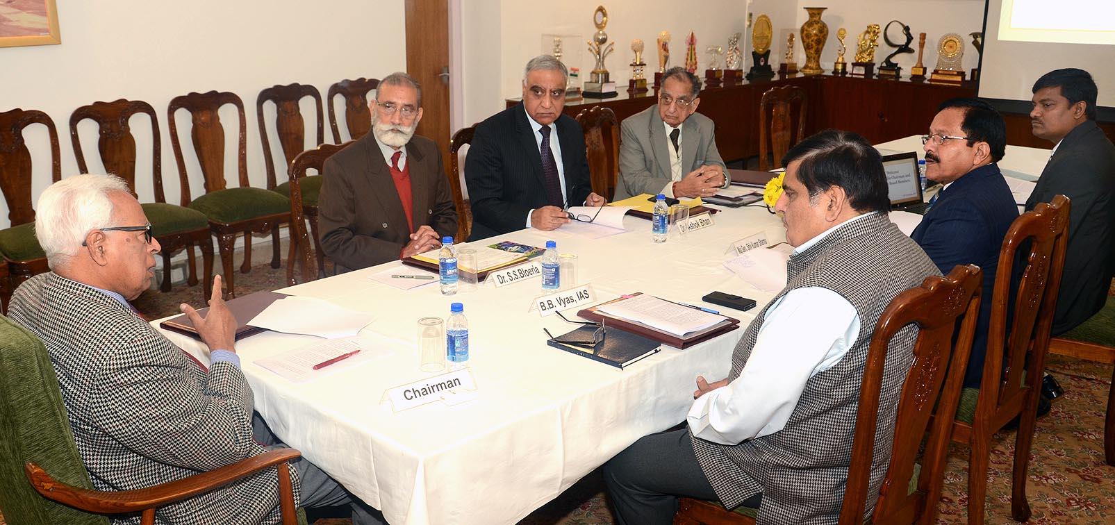 Guv chairs committee of board meeting