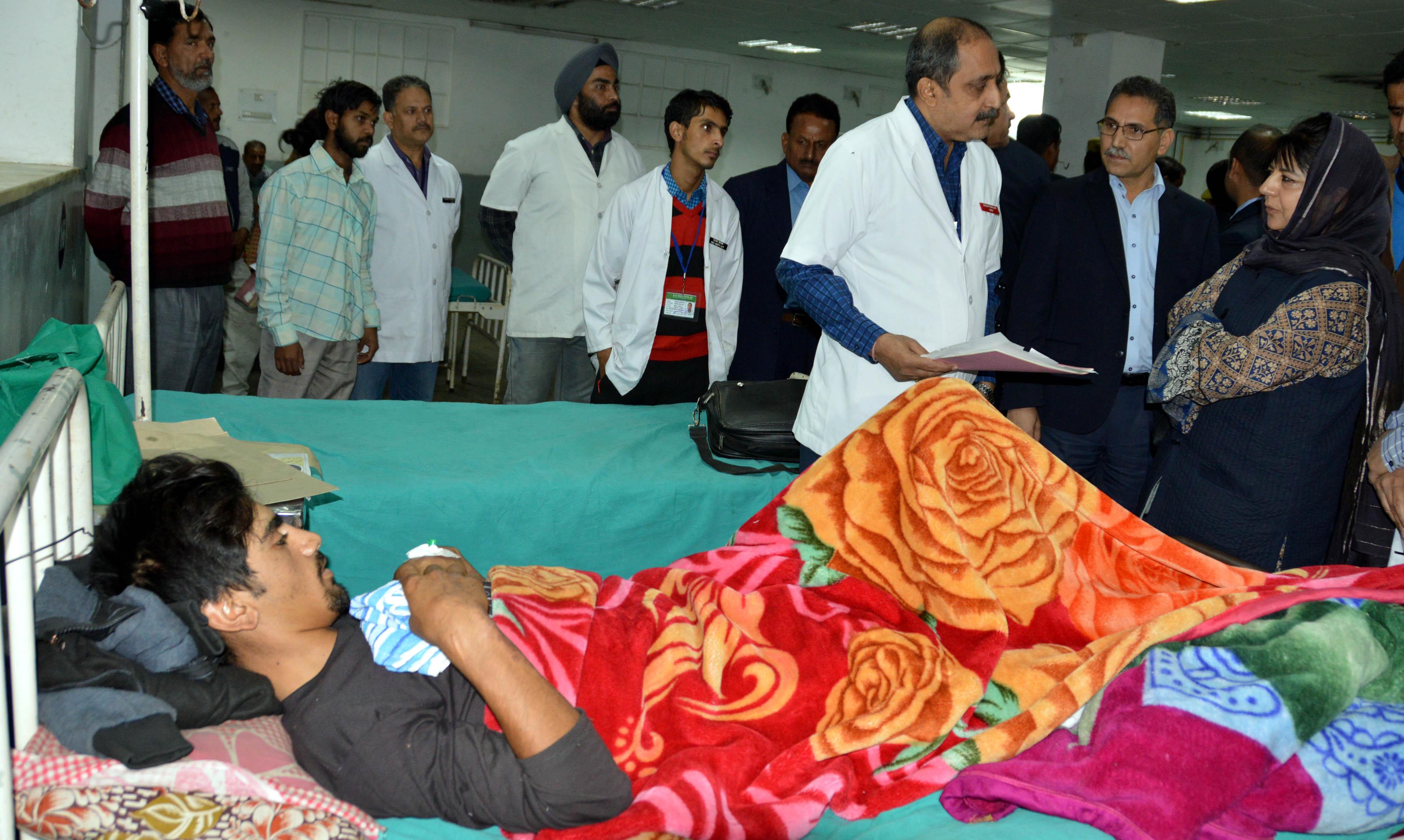 Mehbooba conducts surprise visit of SMGS Hospital