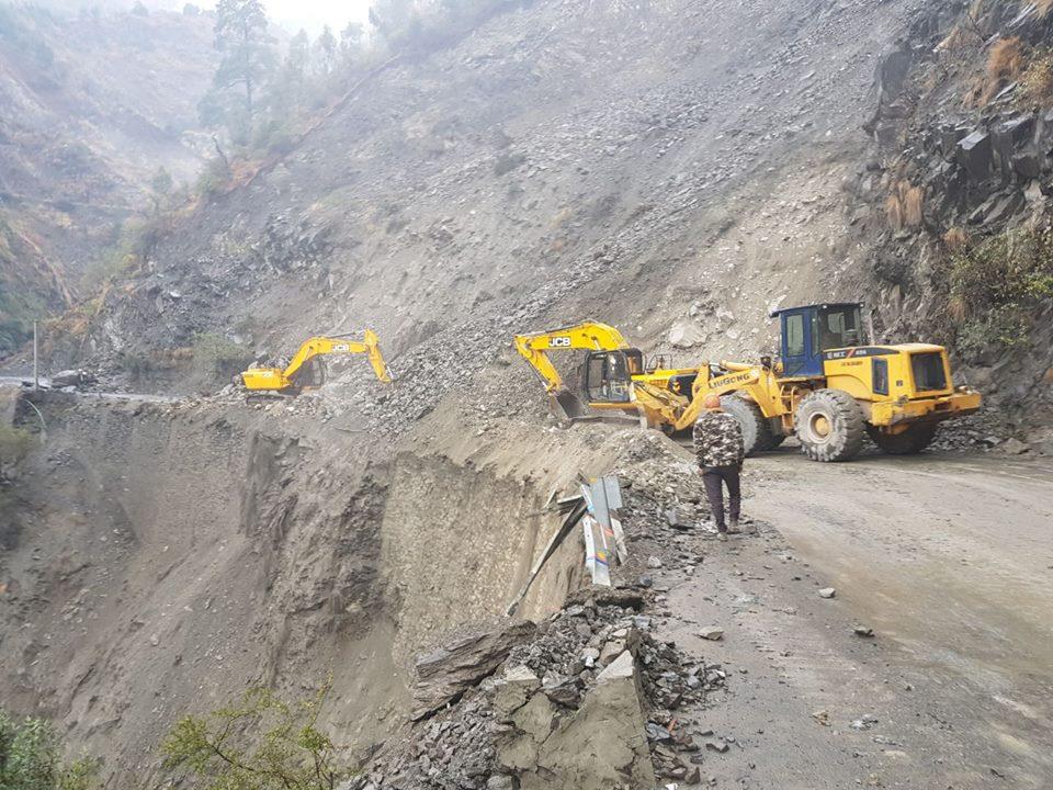 ‘Srinagar-Jammu highway likely to be reopened tomorrow’: IGP Traffic