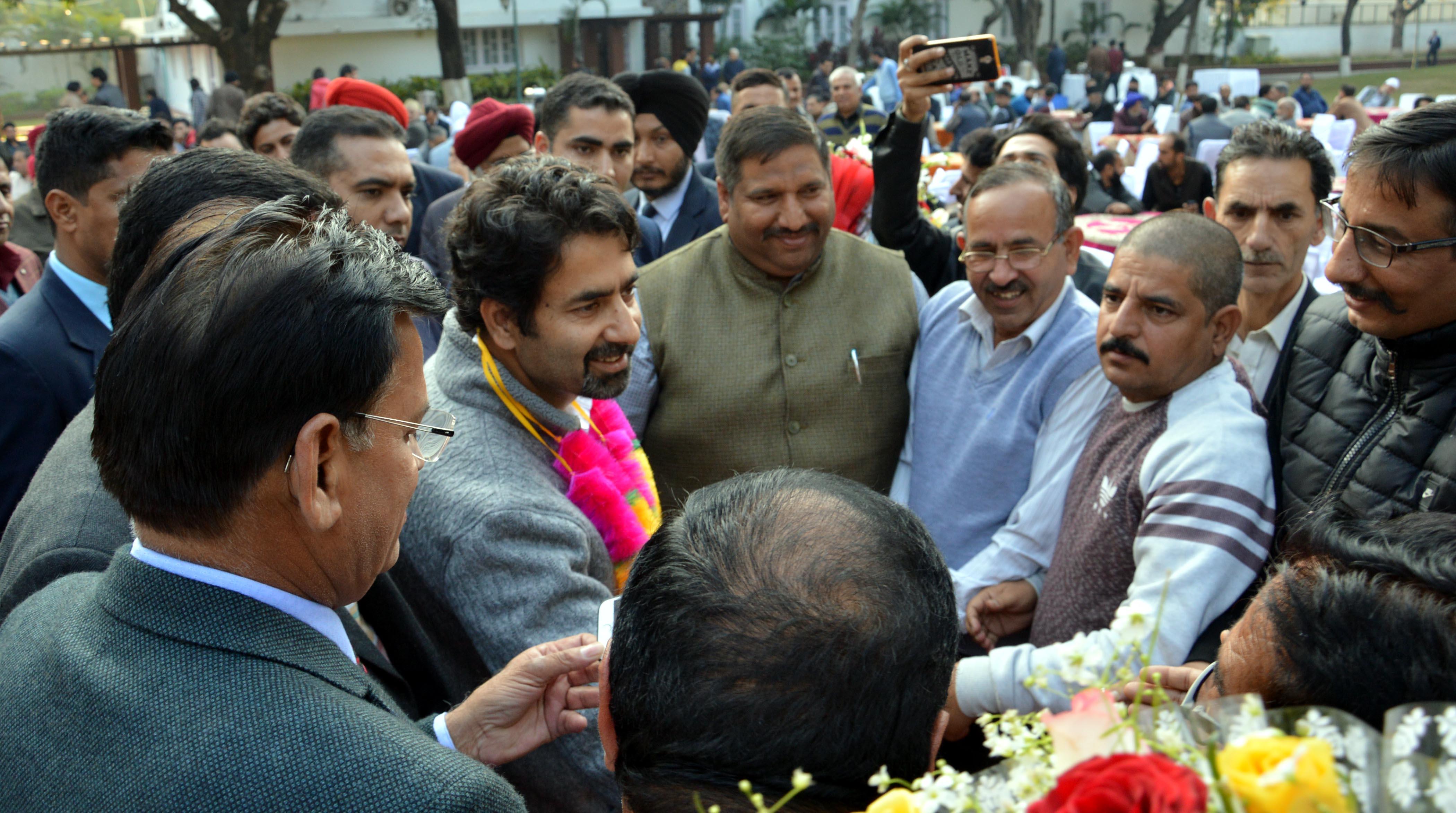 Several delegations call on Tassaduq Mufti