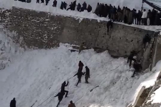 Five women among ten bodies recovered from avalanche