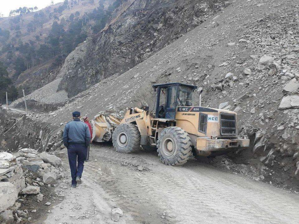 3 days on, Sgr-Jmu highway remains closed for vehicular movement