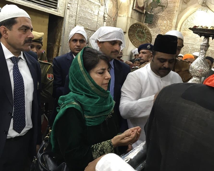 CM visits Ajmer Dargah