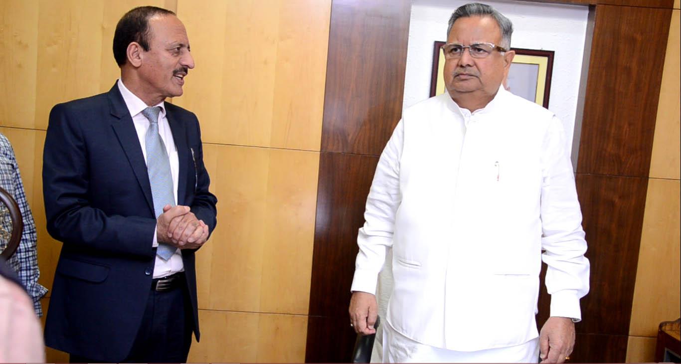 Abdul Haq calls on Chhattisgarh CM to discuss issues of JK students