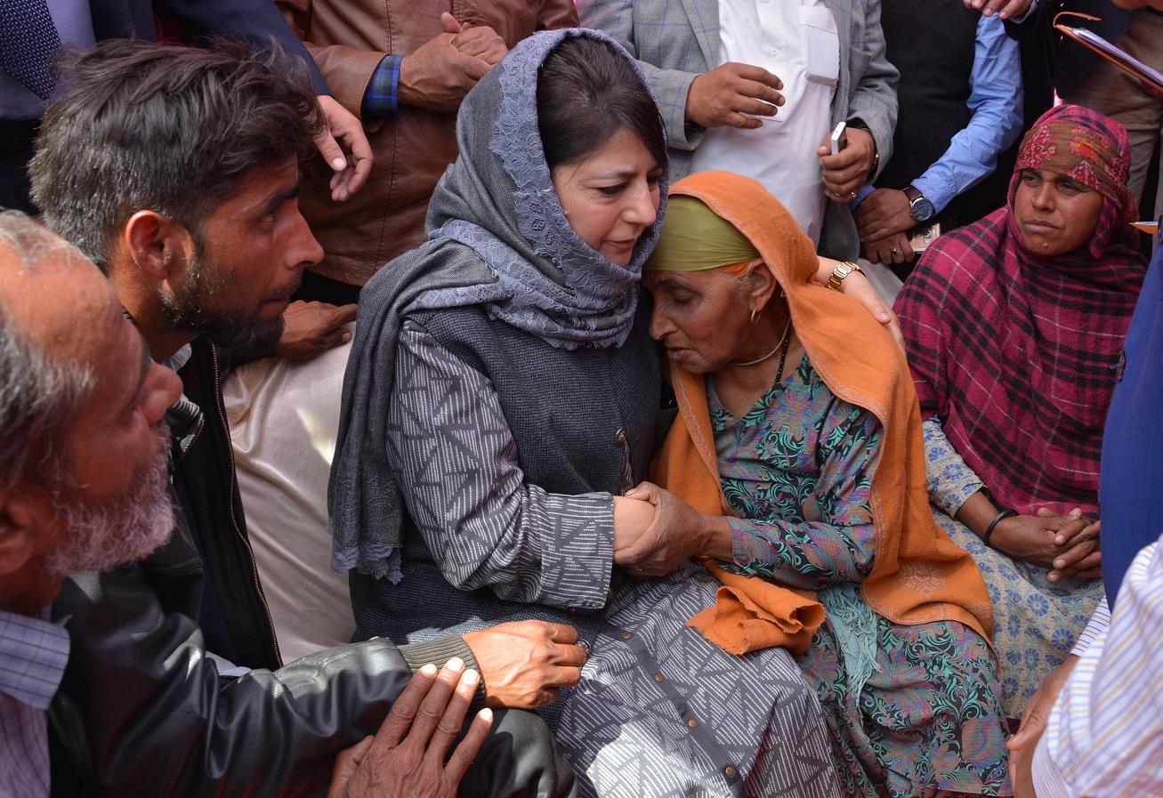 Chief Minister visits Balakote, BG; consoles with bereaved family