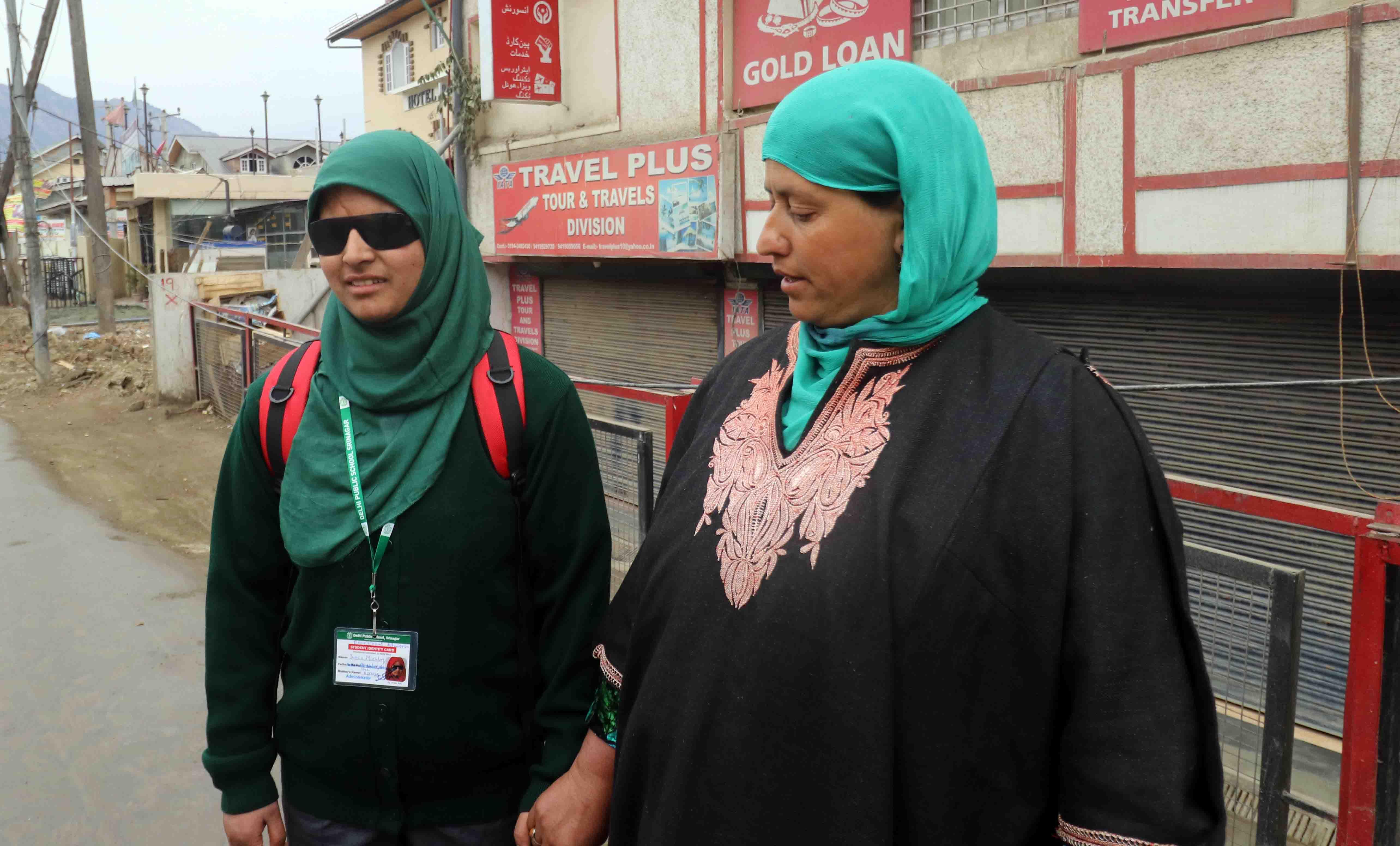 Pellet victim Insha gets admission in DPS Srinagar