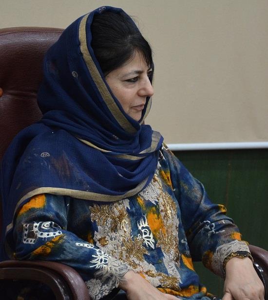 CM reviews High Density Apple plantation scheme