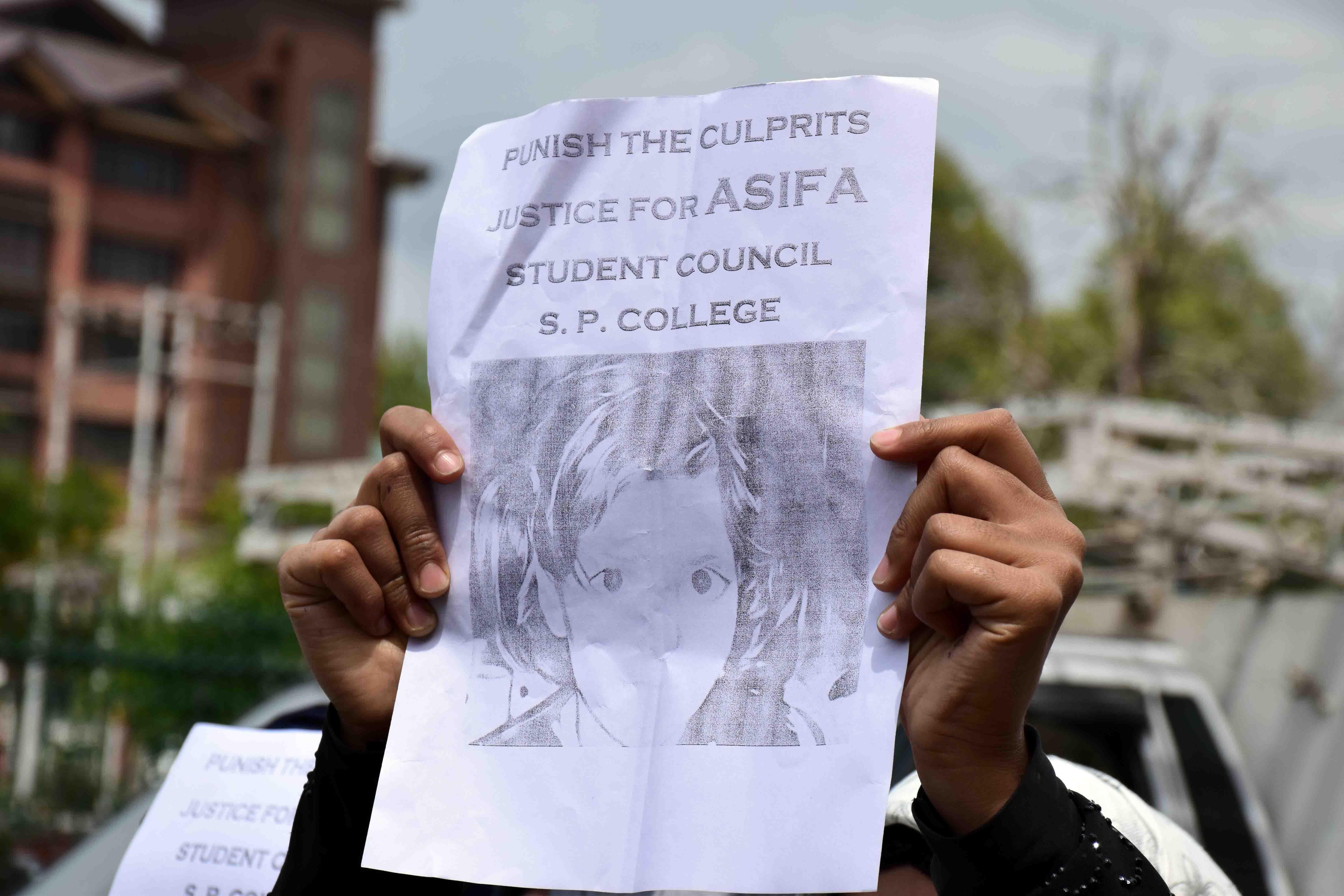 Kathua incident: Students, traders continue to protest for justice