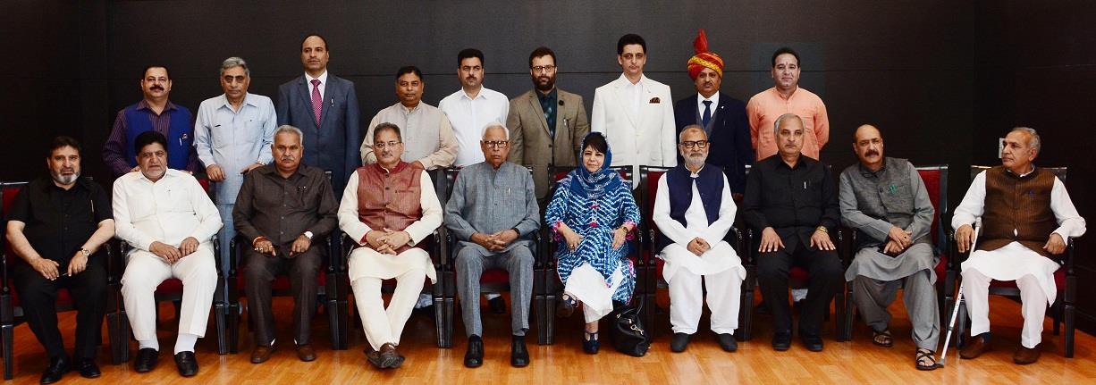 Governor administers Oath to Council of Ministers