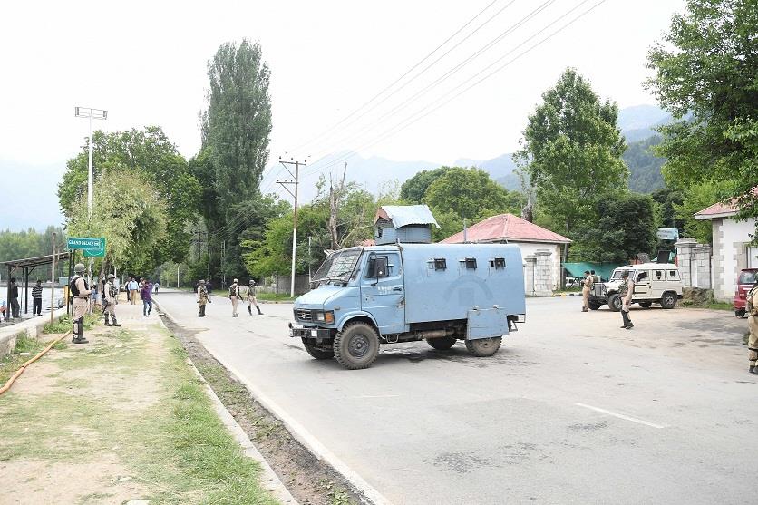 Ahead of PM’s visit, Dalgate-Nishat road sealed